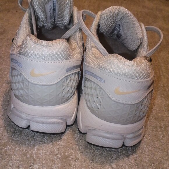 Nike zoom vomero 5 casual shoes - Picture 4 of 8